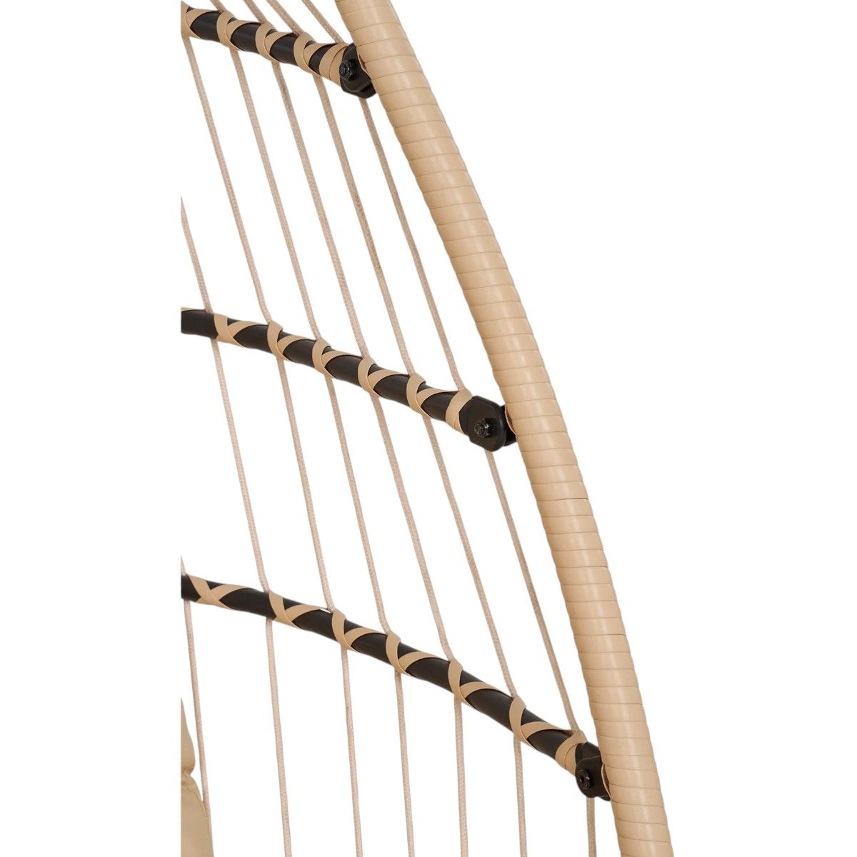 Patras hengestol ute – natur | House Nordic