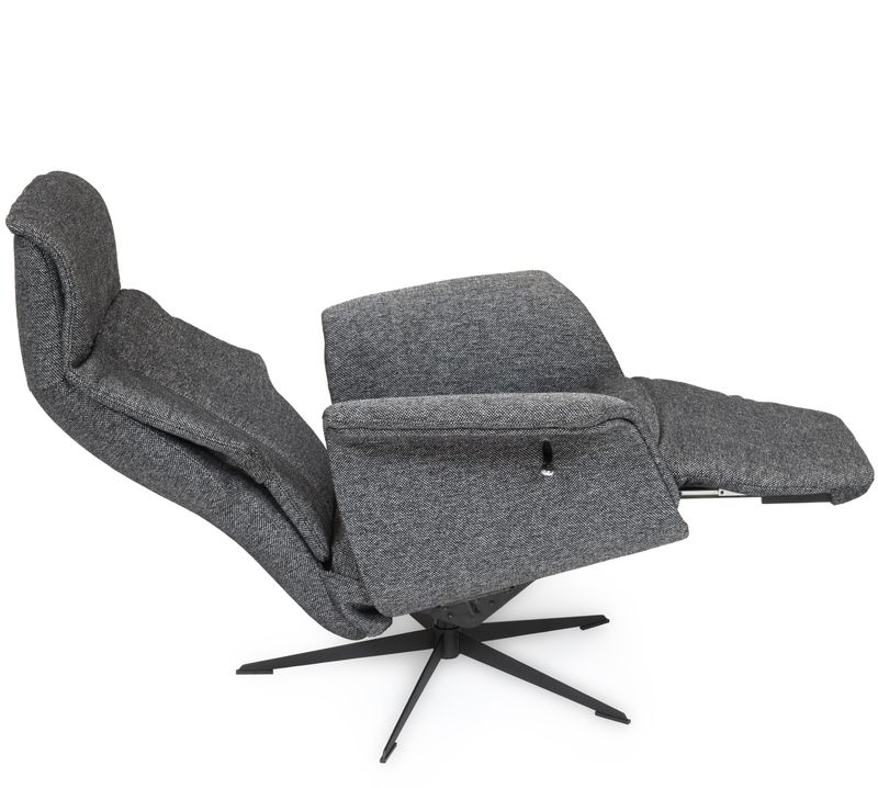 Seven Recliner med integrert fothviler | Sutton 550 Black